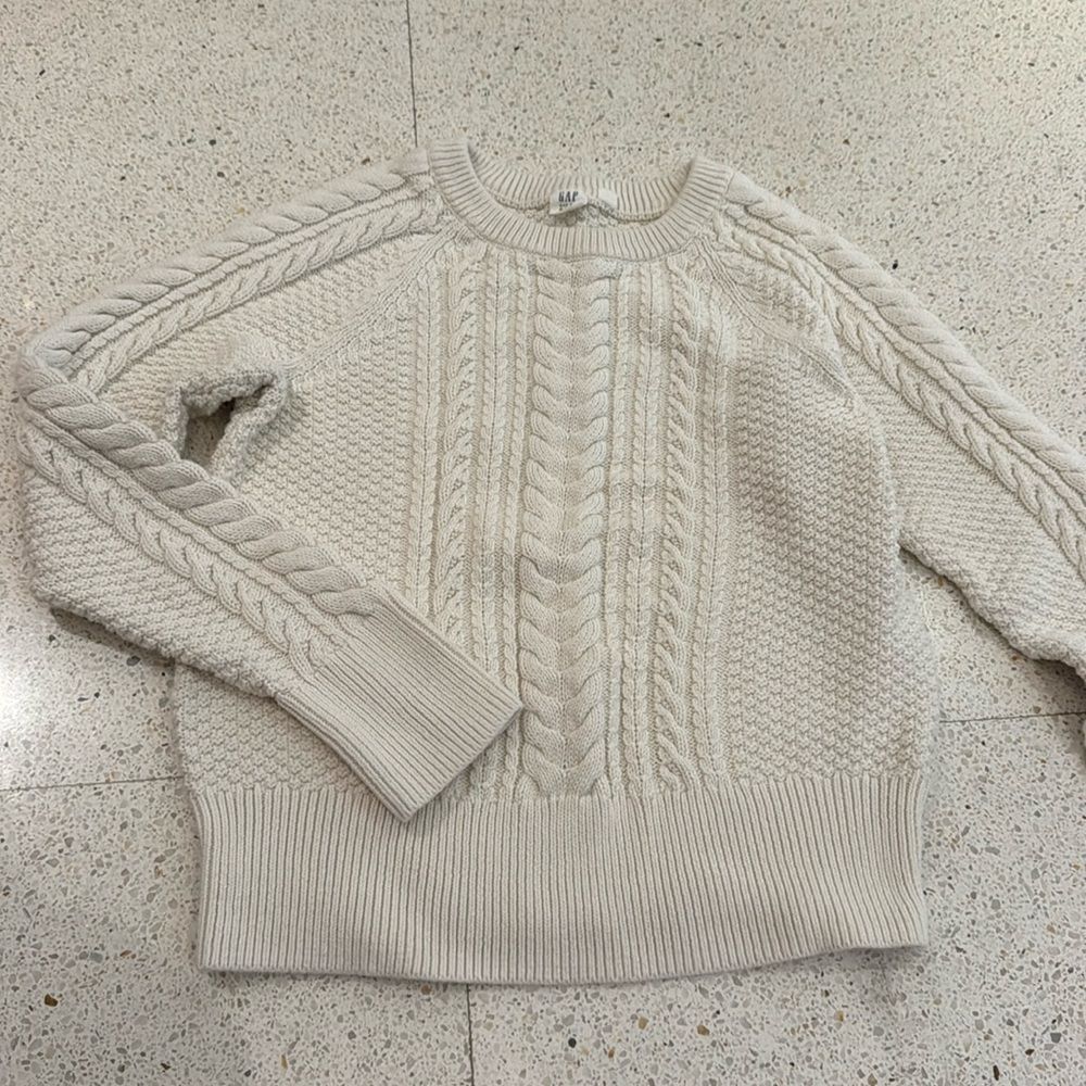 Gap cream cable knit sweater